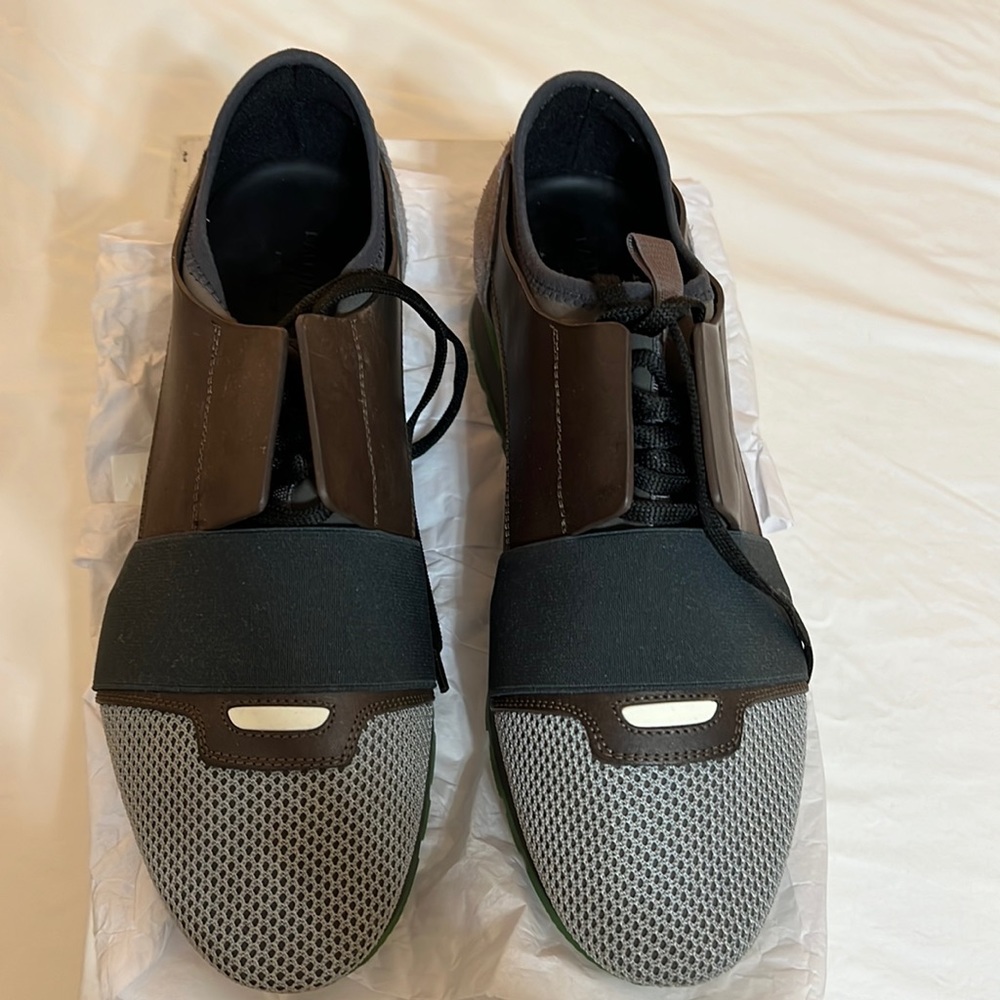 These Balenciaga Sneakers are in perfect condition. Comes with original box.